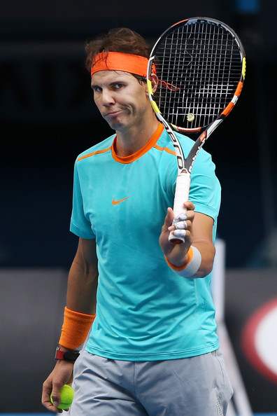 Rafael Nadal breaks string during 2015 Australian Open practice (Jan. 13, 2015 - Source: Michael Dodge/Getty Images AsiaPac)